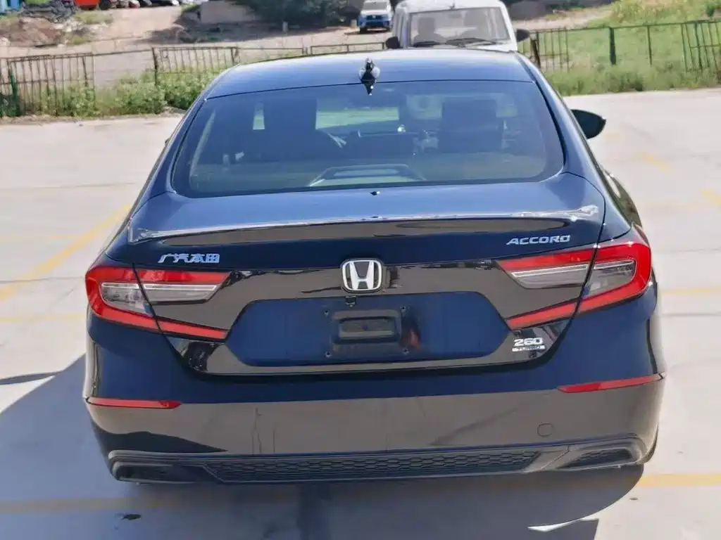 Honda Accord — фото 8