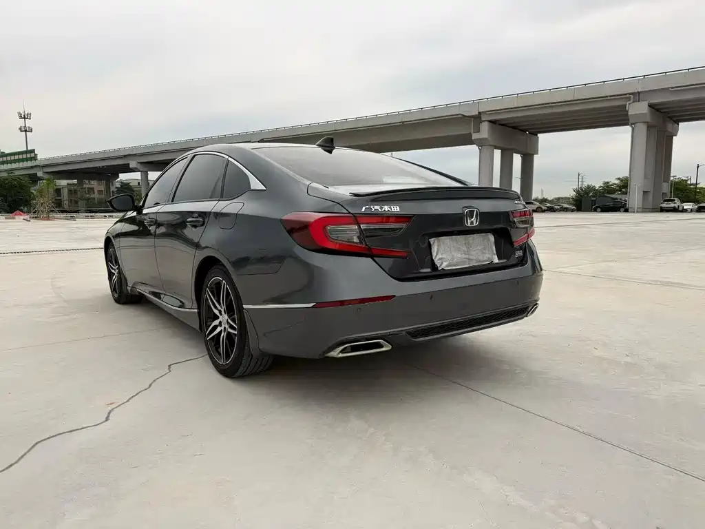 Honda Accord — фото 7