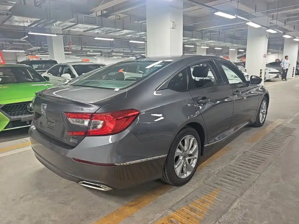 Honda Accord — фото 7