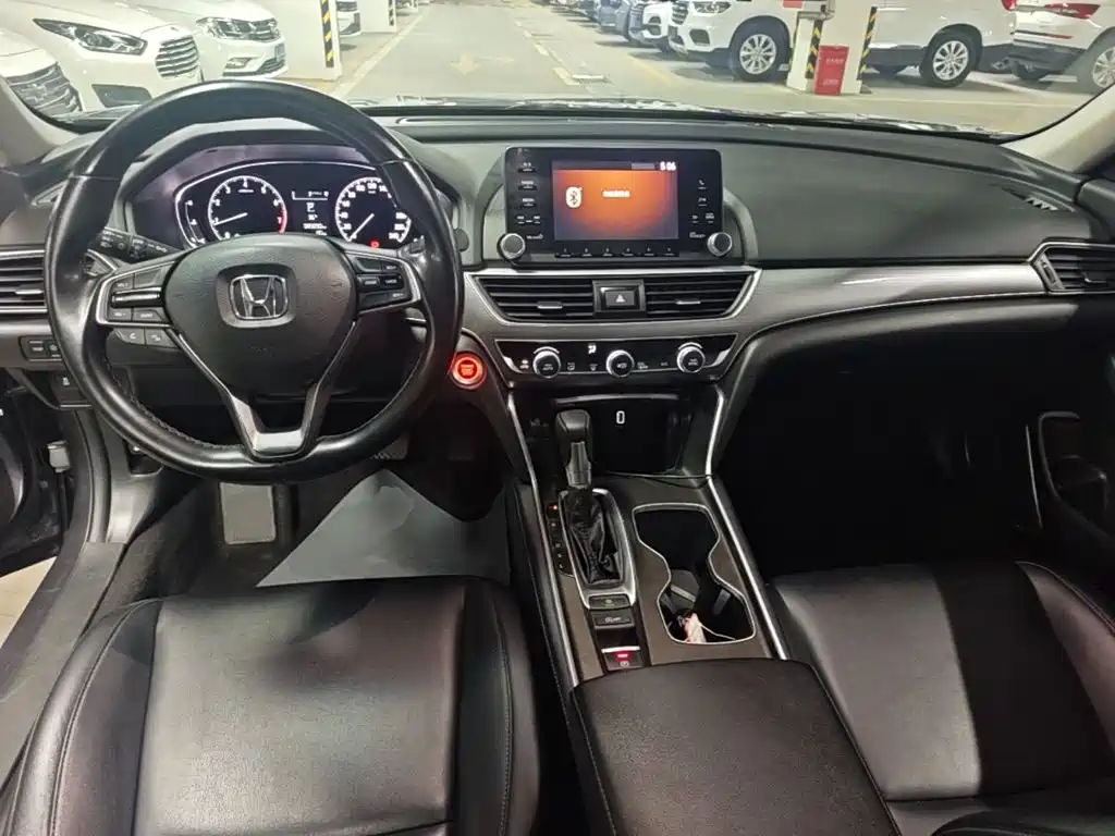 Honda Accord — фото 10