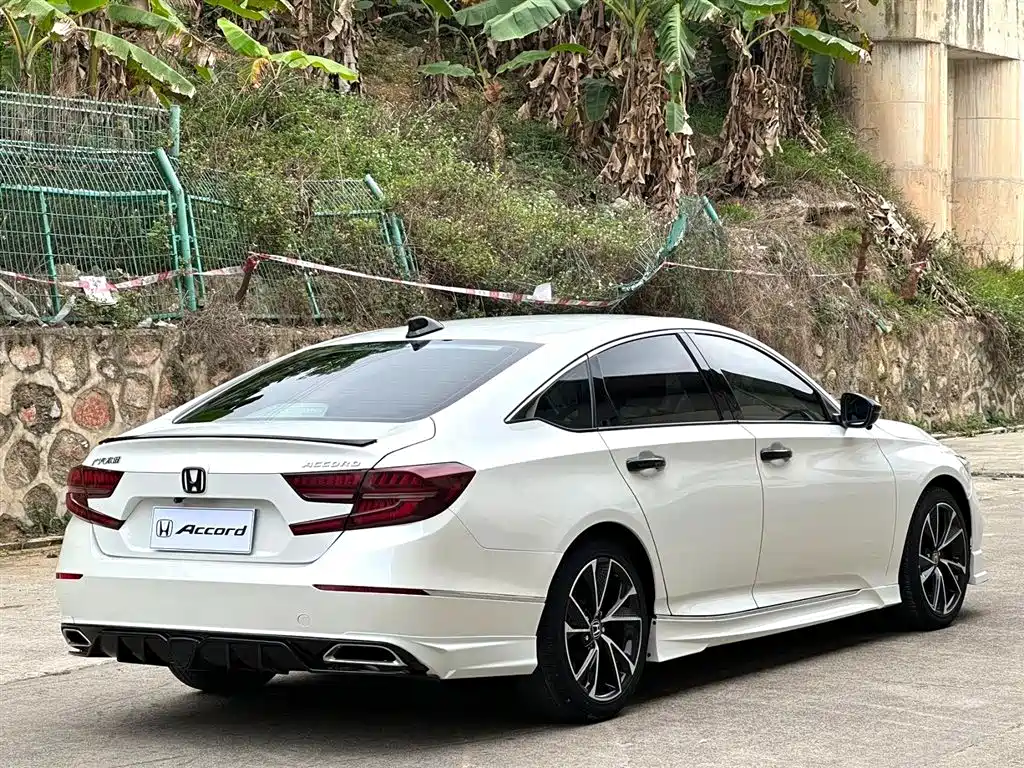 Honda Accord — фото 7