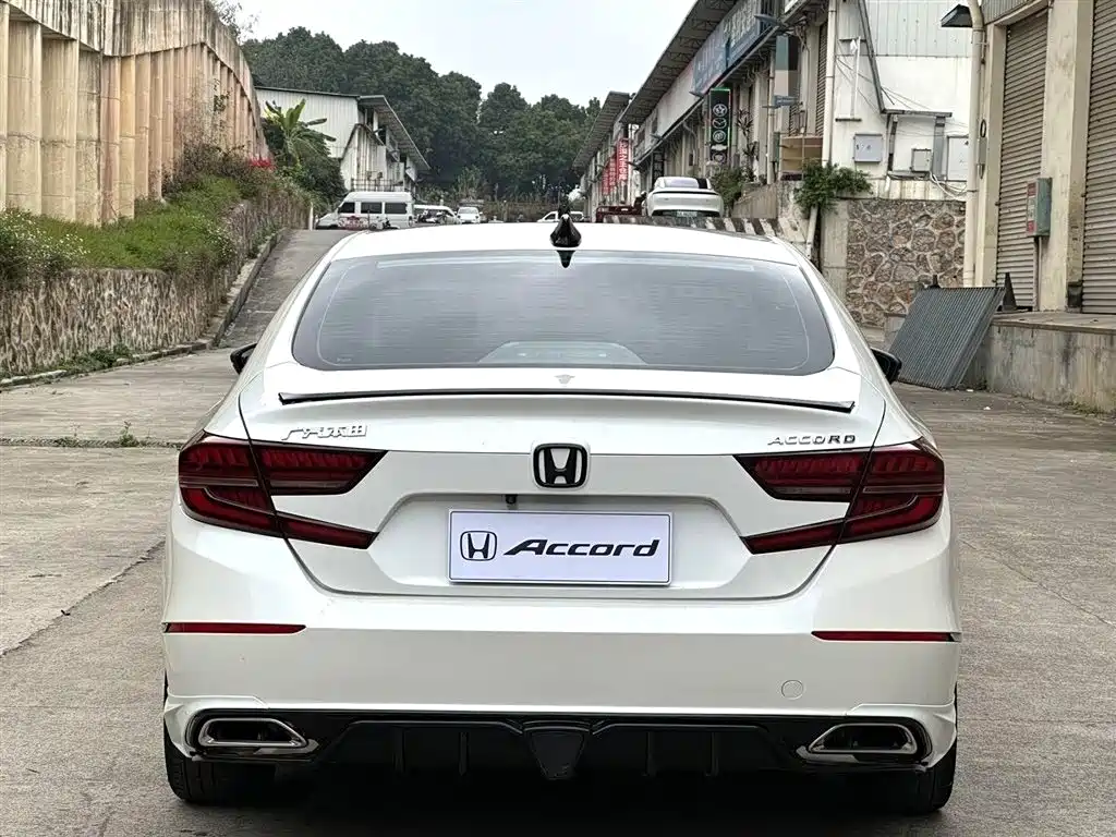 Honda Accord — фото 8