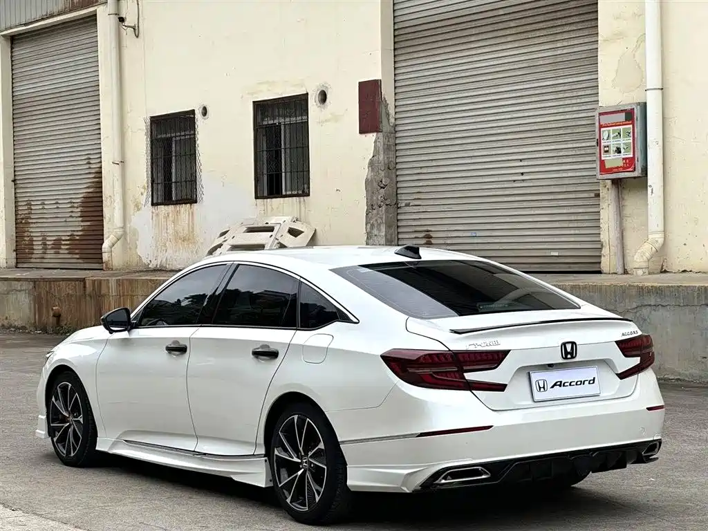 Honda Accord — фото 9