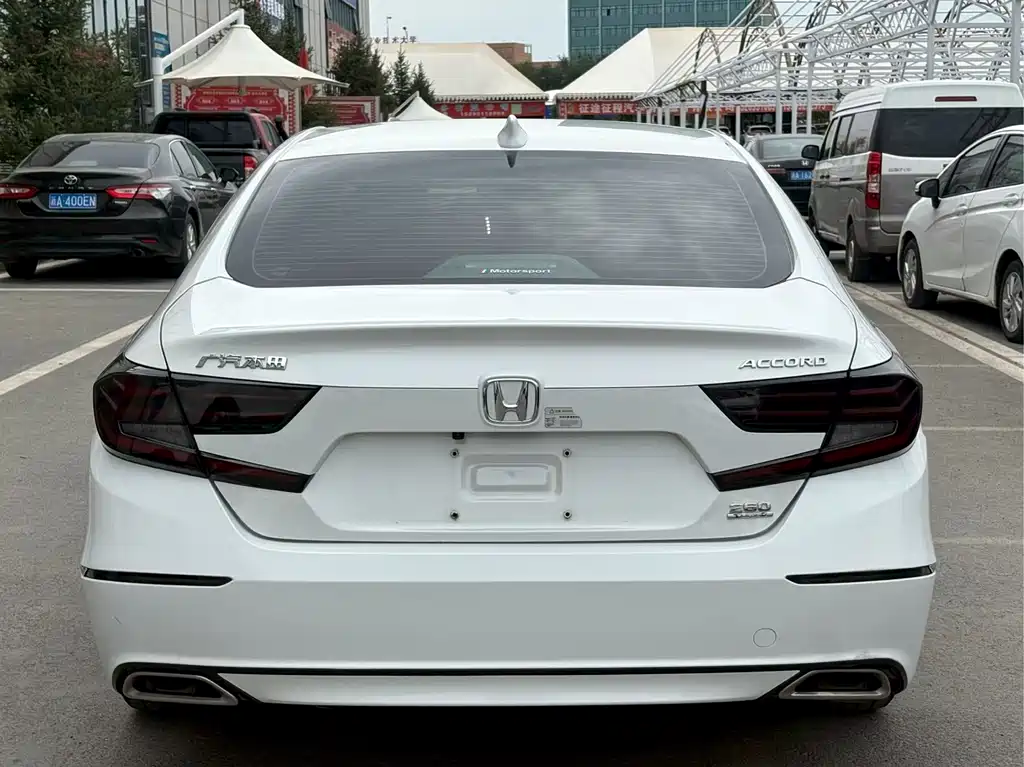 Honda Accord — фото 8