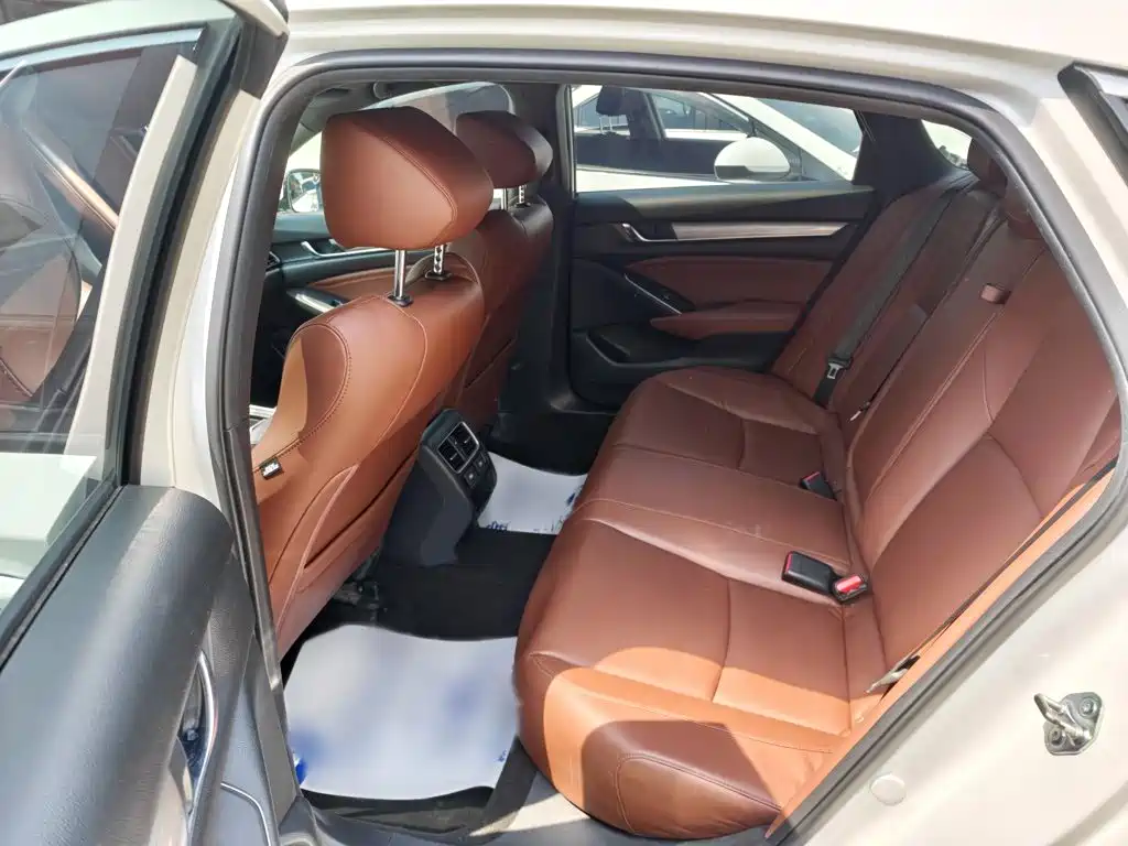 Honda Inspire — фото 11