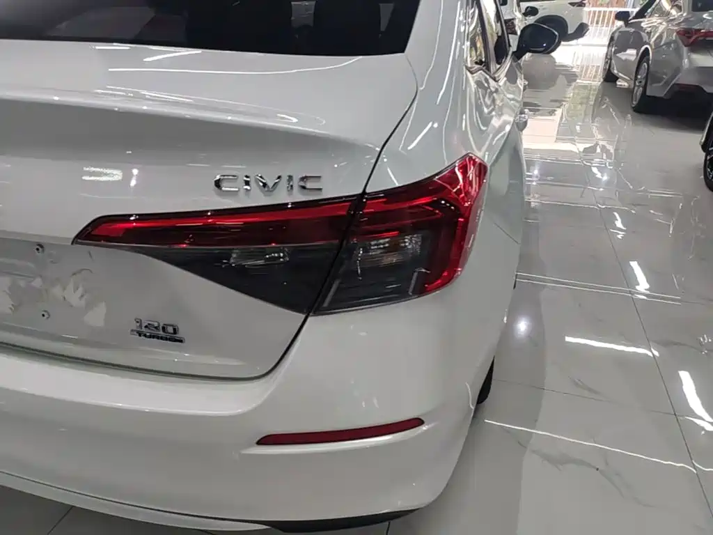 Honda Civic — фото 8