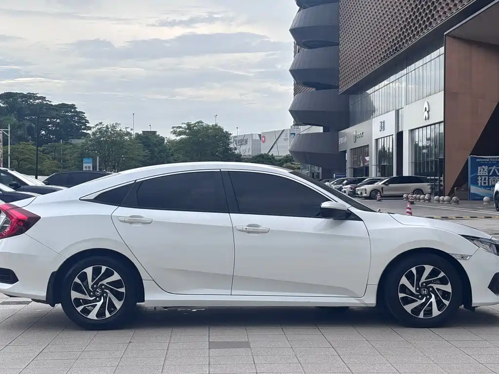 Honda Civic — фото 4