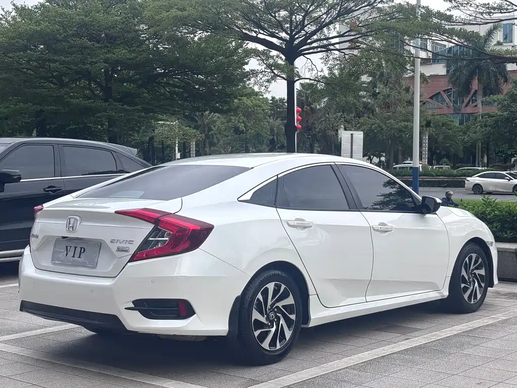 Honda Civic — фото 7