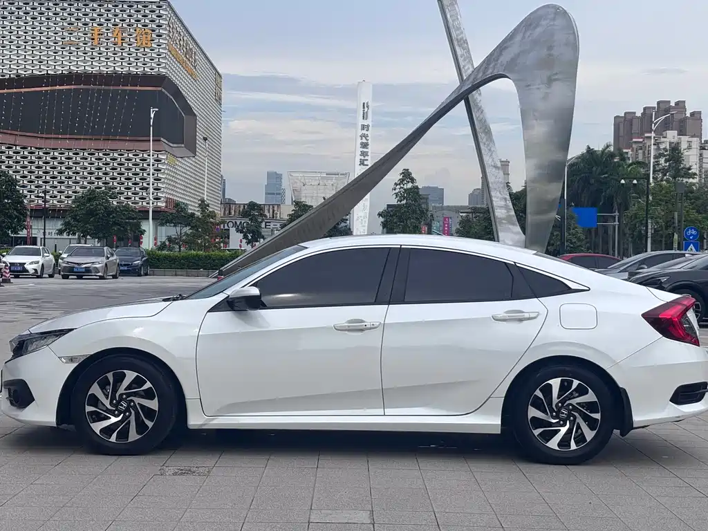Honda Civic — фото 8