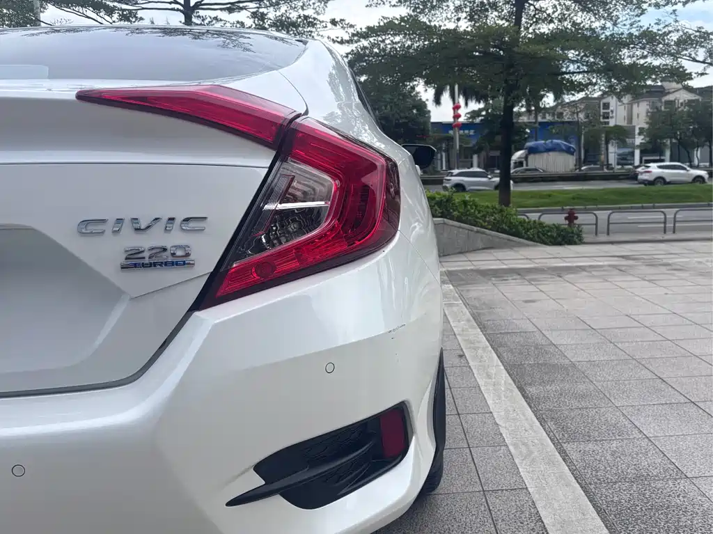 Honda Civic — фото 10