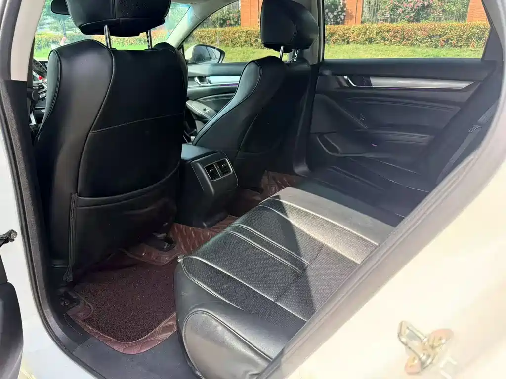 Honda Accord — фото 6