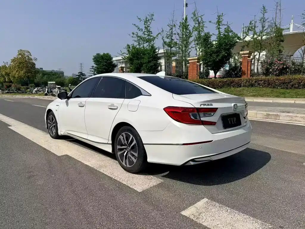 Honda Accord — фото 9
