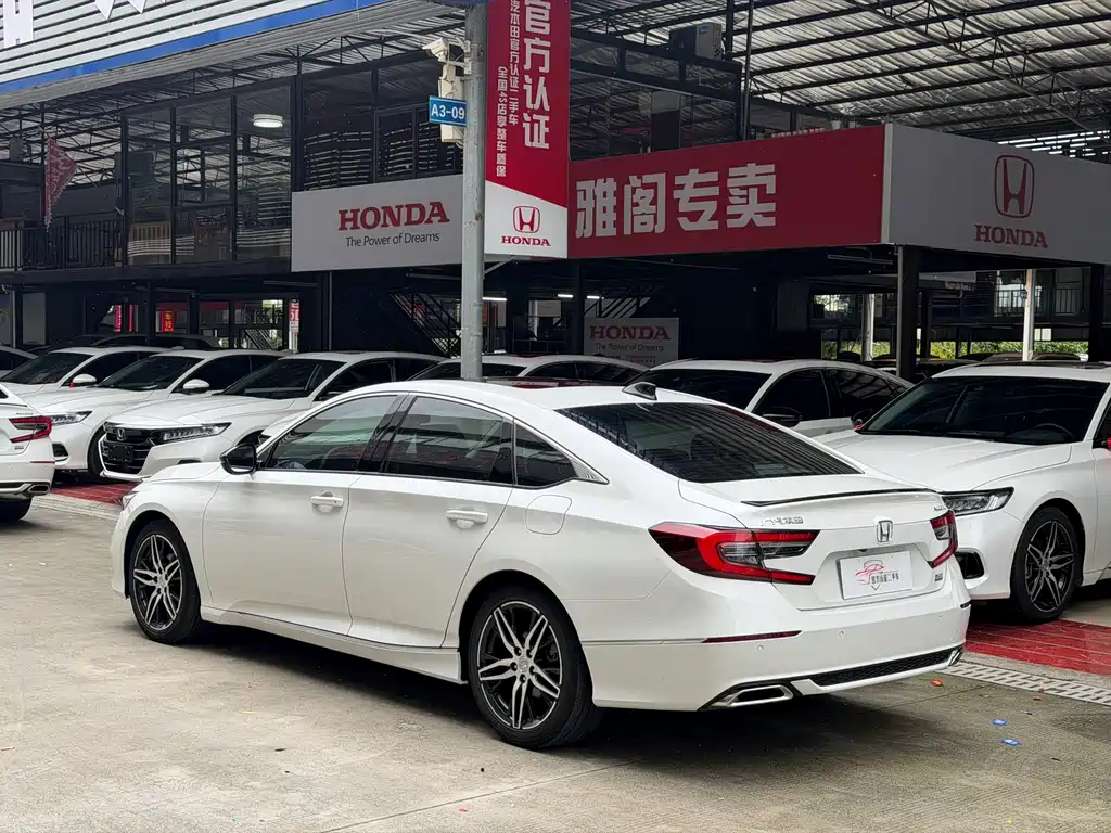 Honda Accord — фото 9