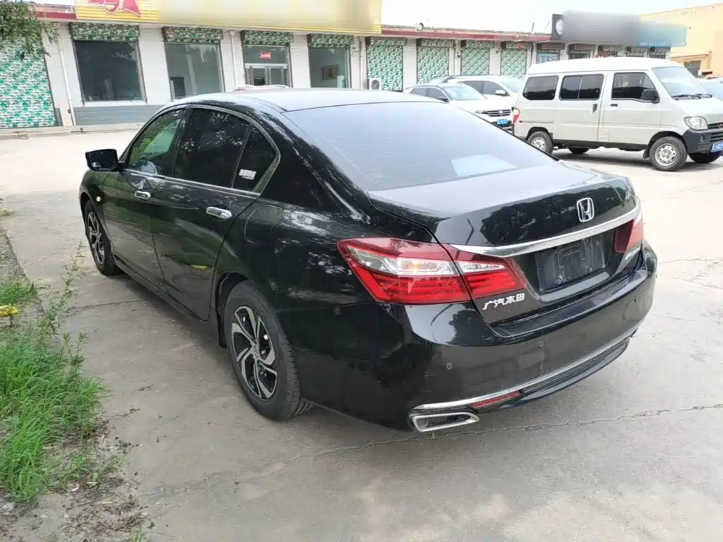 Honda Accord — фото 5