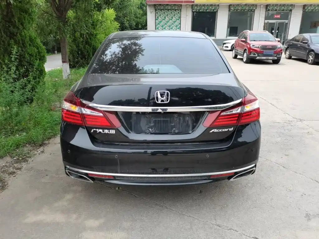 Honda Accord — фото 6