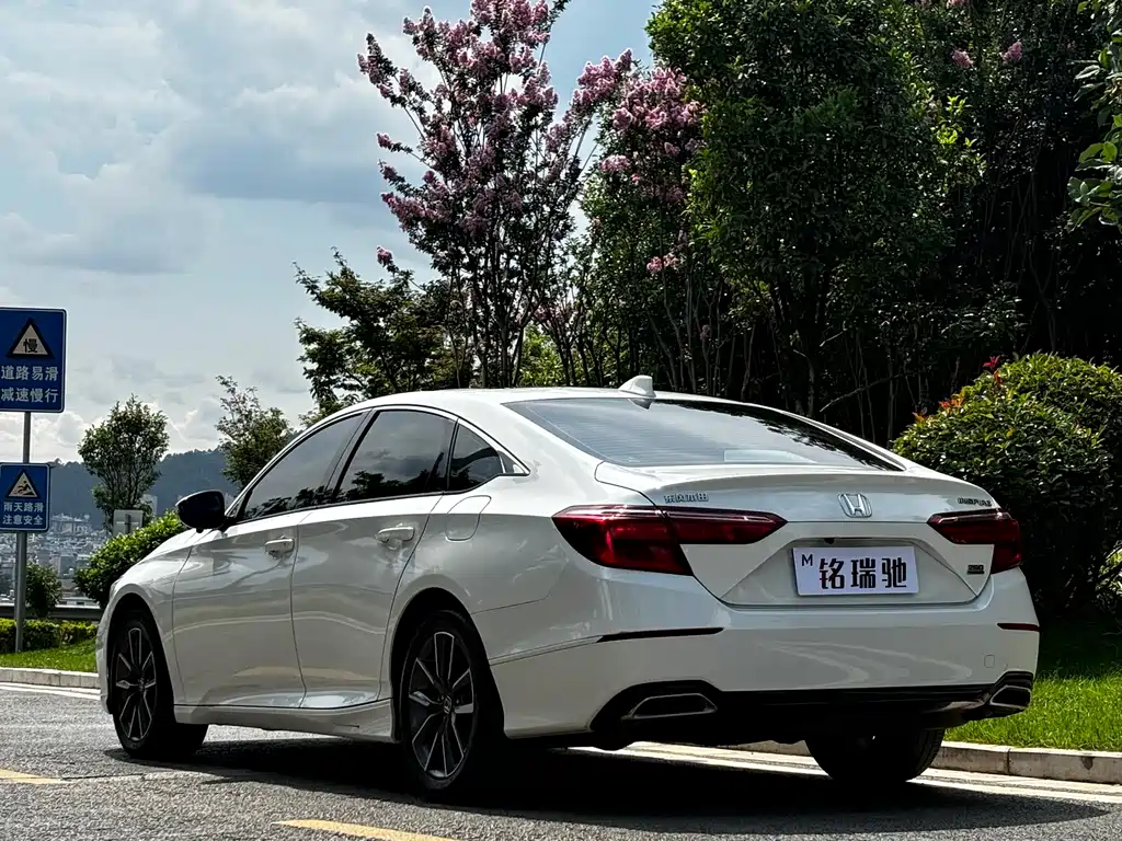 Honda Inspire — фото 30
