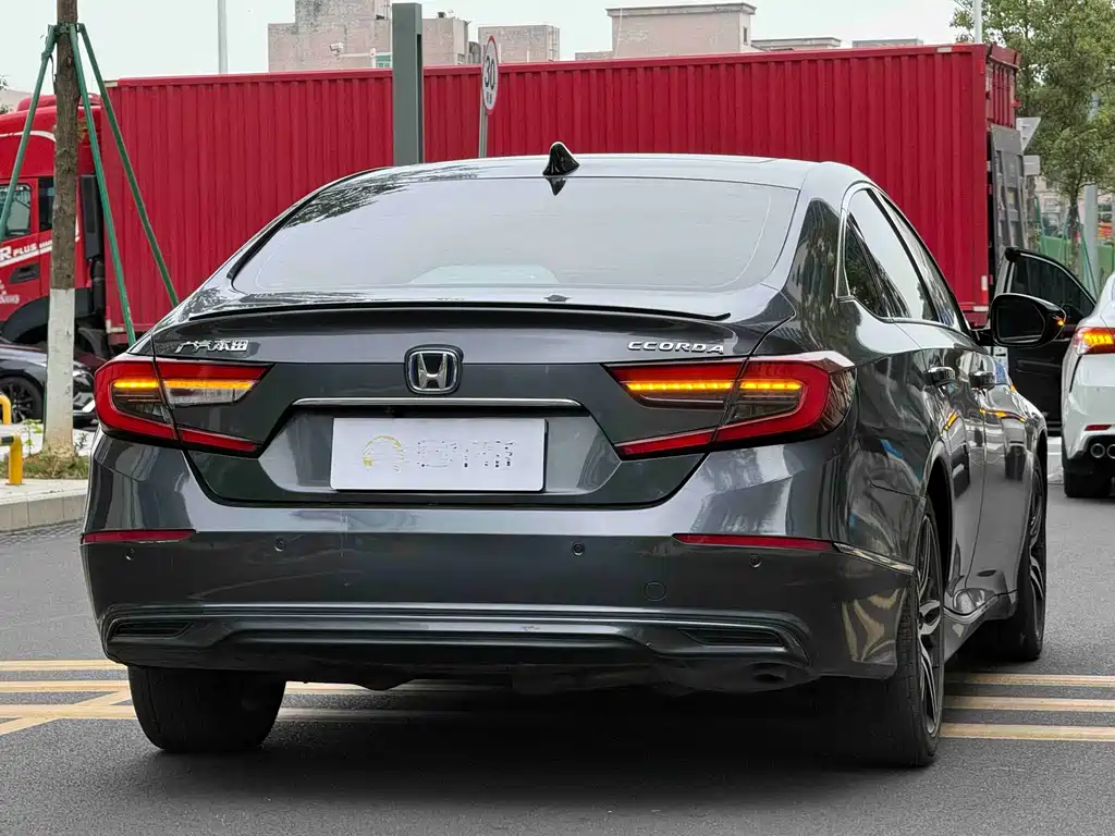 Honda Accord — фото 8