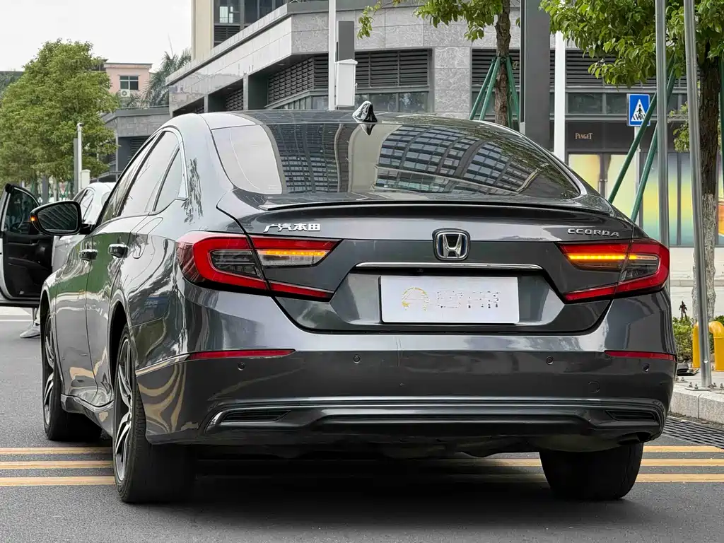 Honda Accord — фото 9