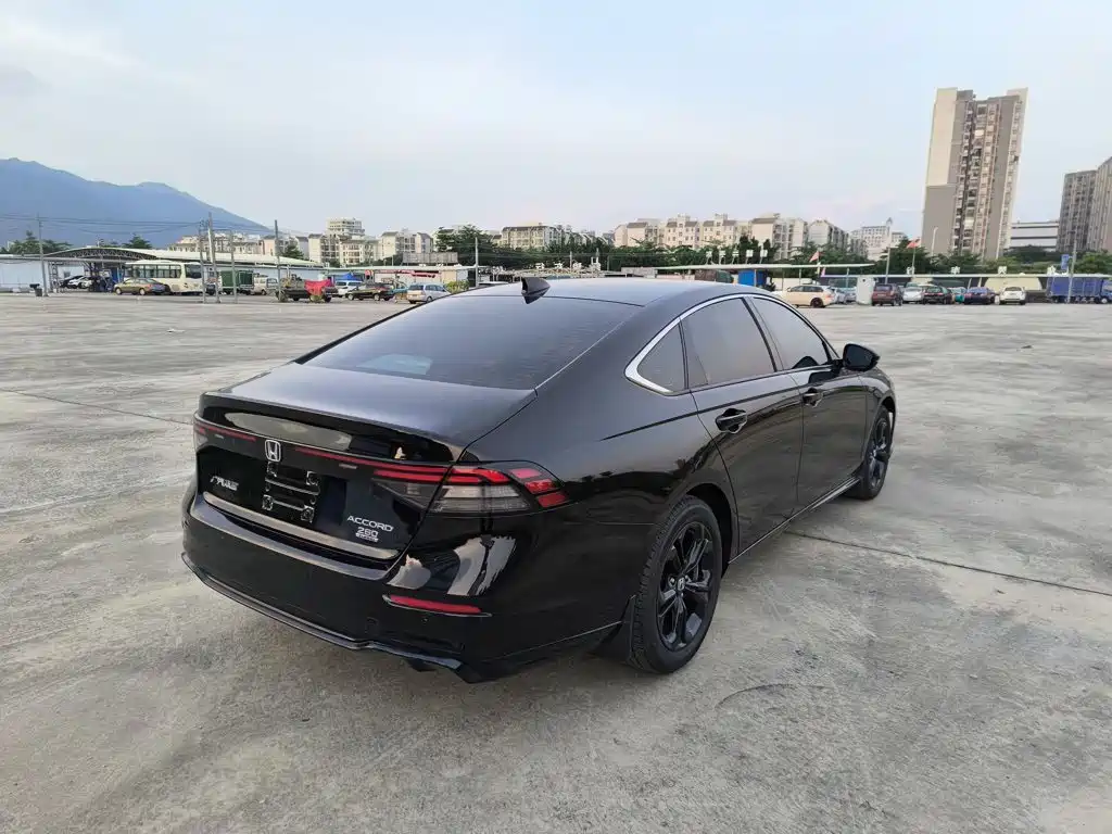 Honda Accord — фото 11