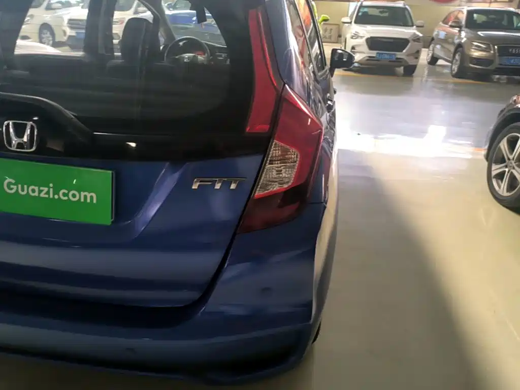 Honda Fit — фото 8