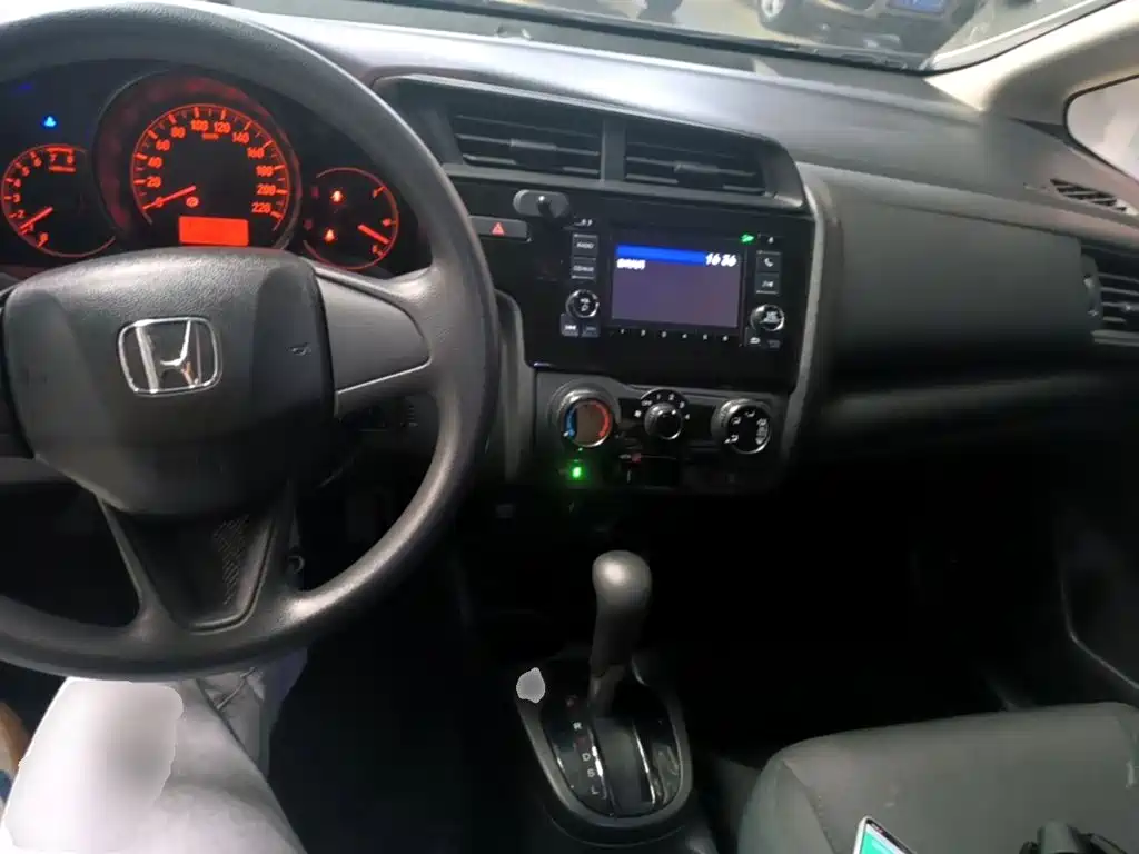 Honda Fit — фото 10
