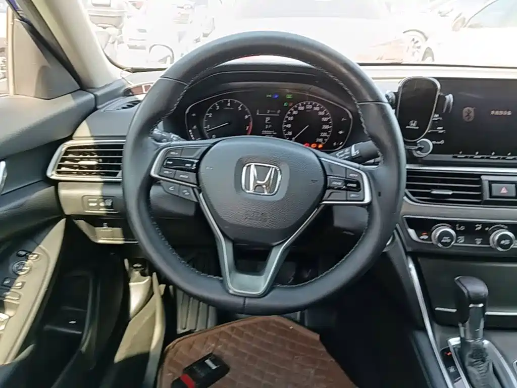 Honda Accord — фото 11
