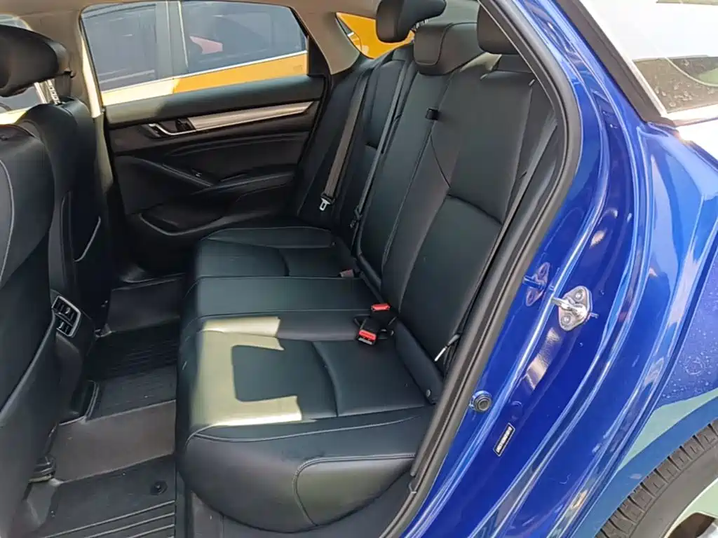 Honda Accord — фото 17