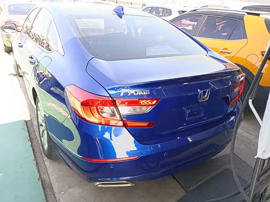 Honda Accord — фото 6