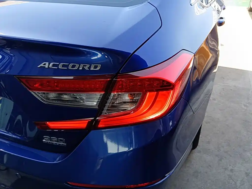 Honda Accord — фото 8