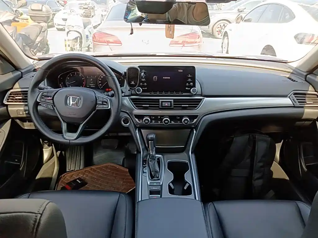 Honda Accord — фото 10