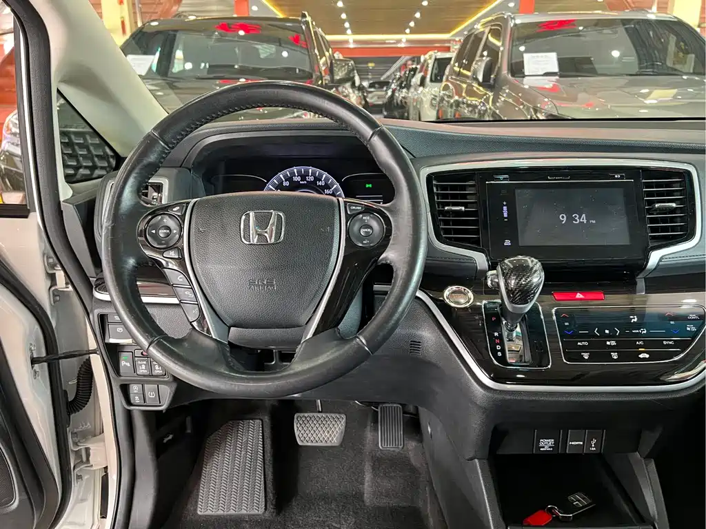 Honda Odyssey — фото 10