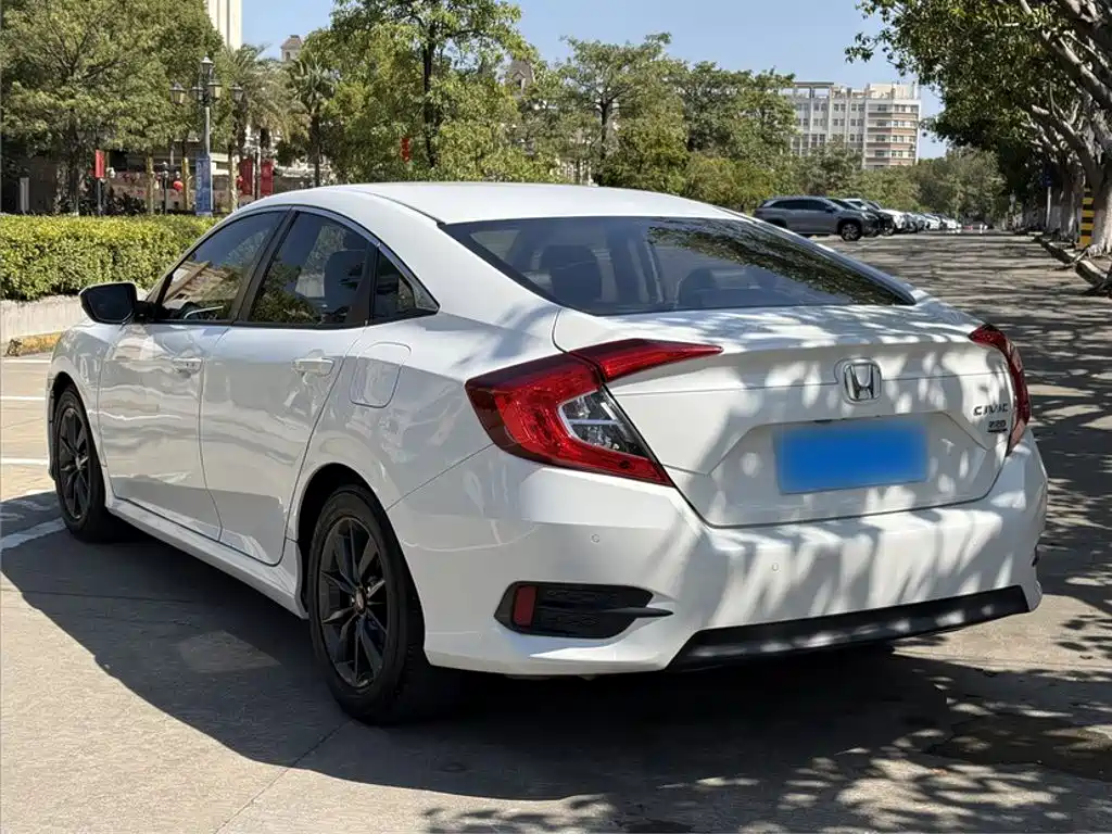 Honda Civic — фото 10