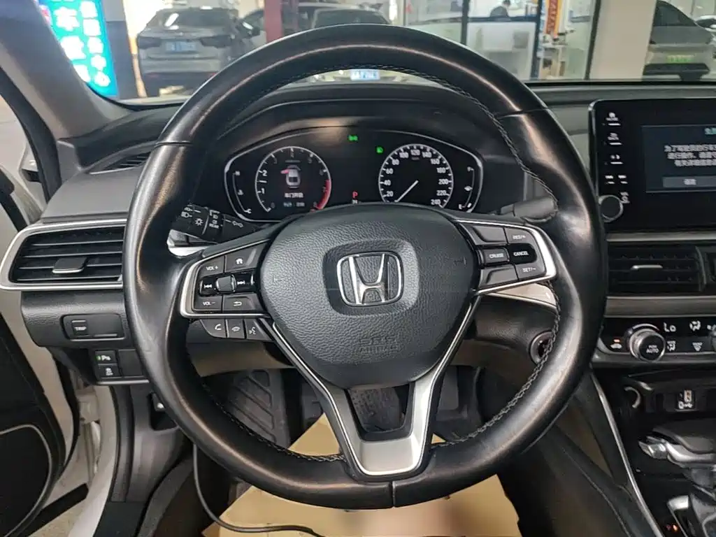 Honda Accord — фото 11