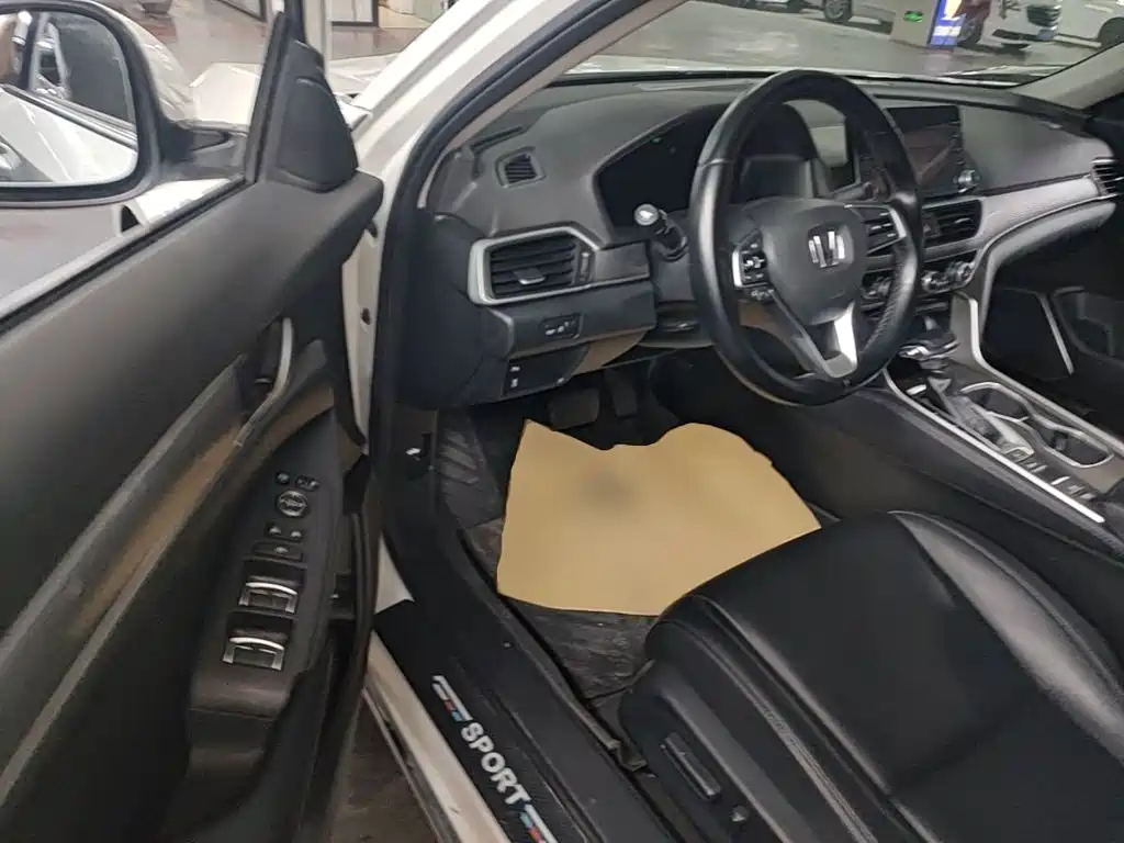 Honda Accord — фото 15