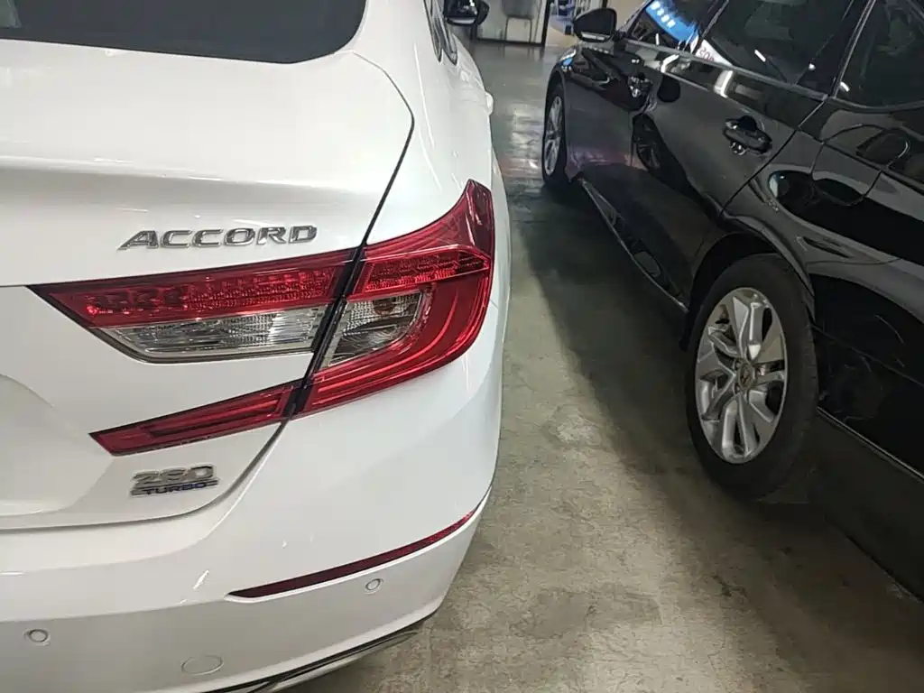 Honda Accord — фото 8