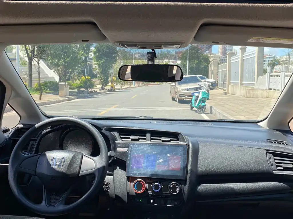 Honda Fit — фото 11