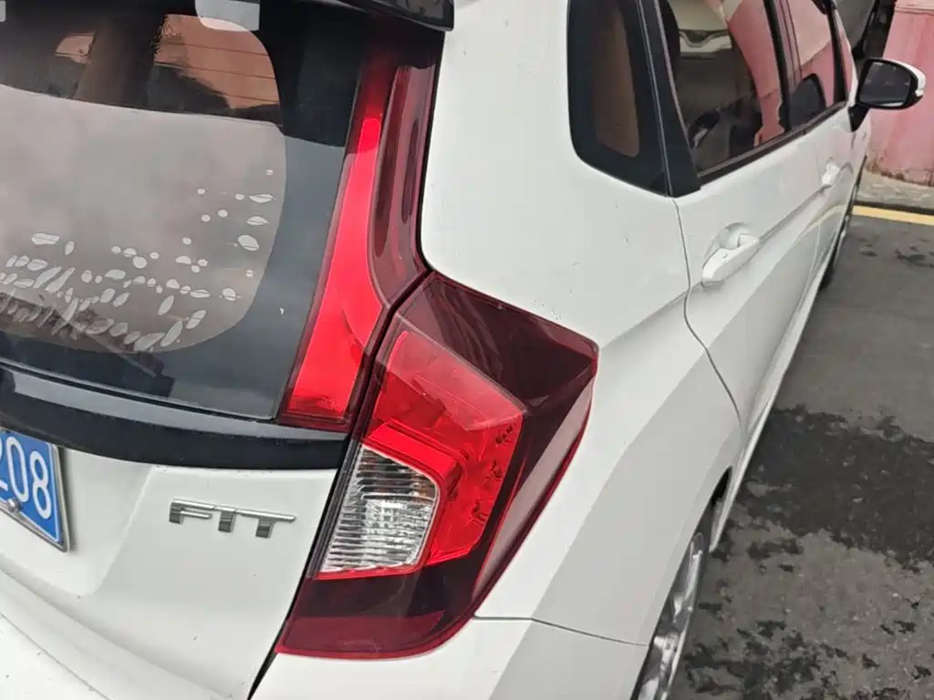 Honda Fit — фото 8