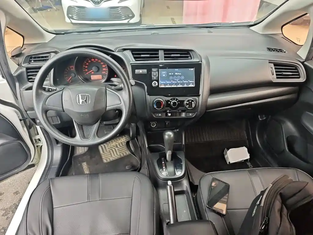 Honda Fit — фото 10