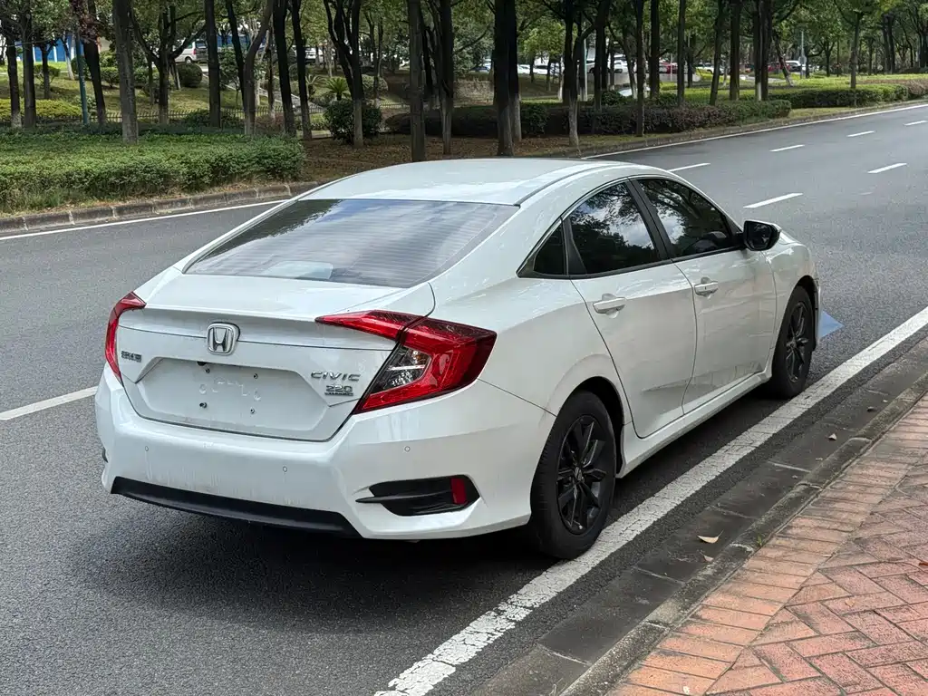 Honda Civic — фото 7