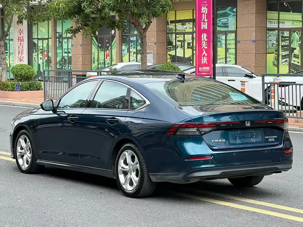 Honda Accord — фото 8