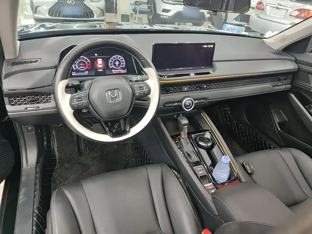 Honda Accord — фото 10