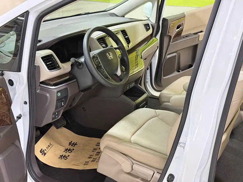 Honda Odyssey — фото 11
