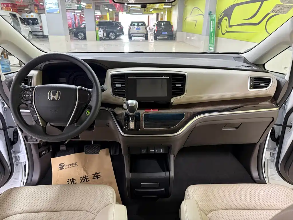 Honda Odyssey — фото 14