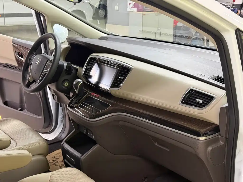 Honda Odyssey — фото 19