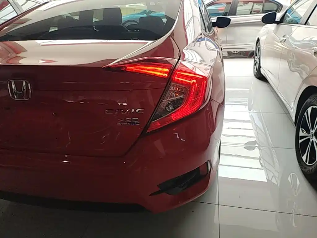 Honda Civic — фото 8