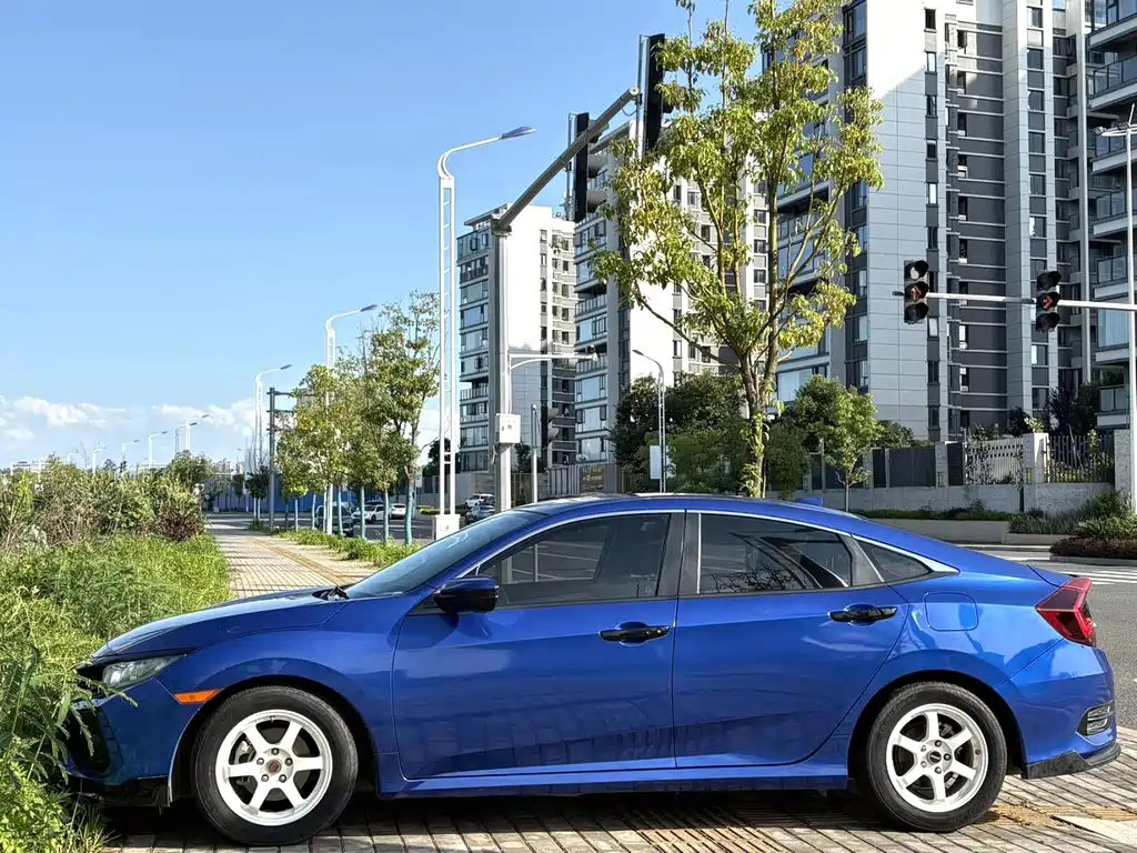 Honda Civic — фото 7