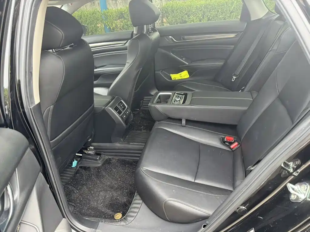 Honda Accord — фото 17