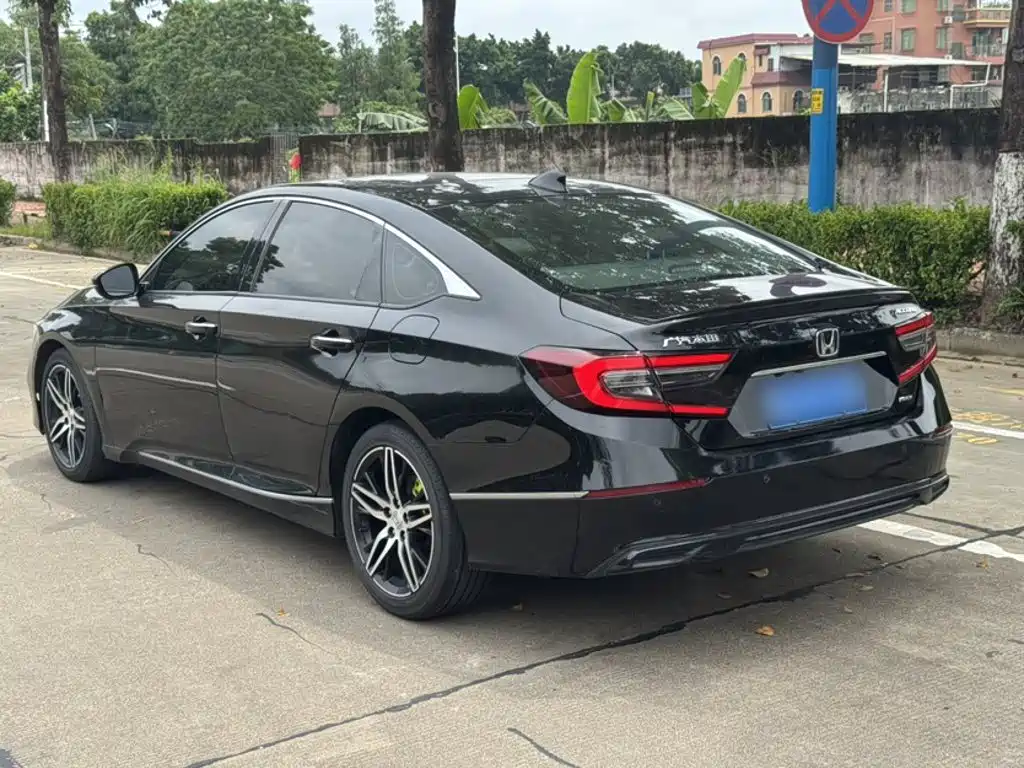 Honda Accord — фото 10