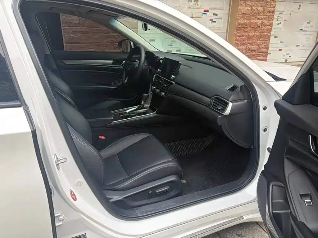 Honda Accord — фото 17