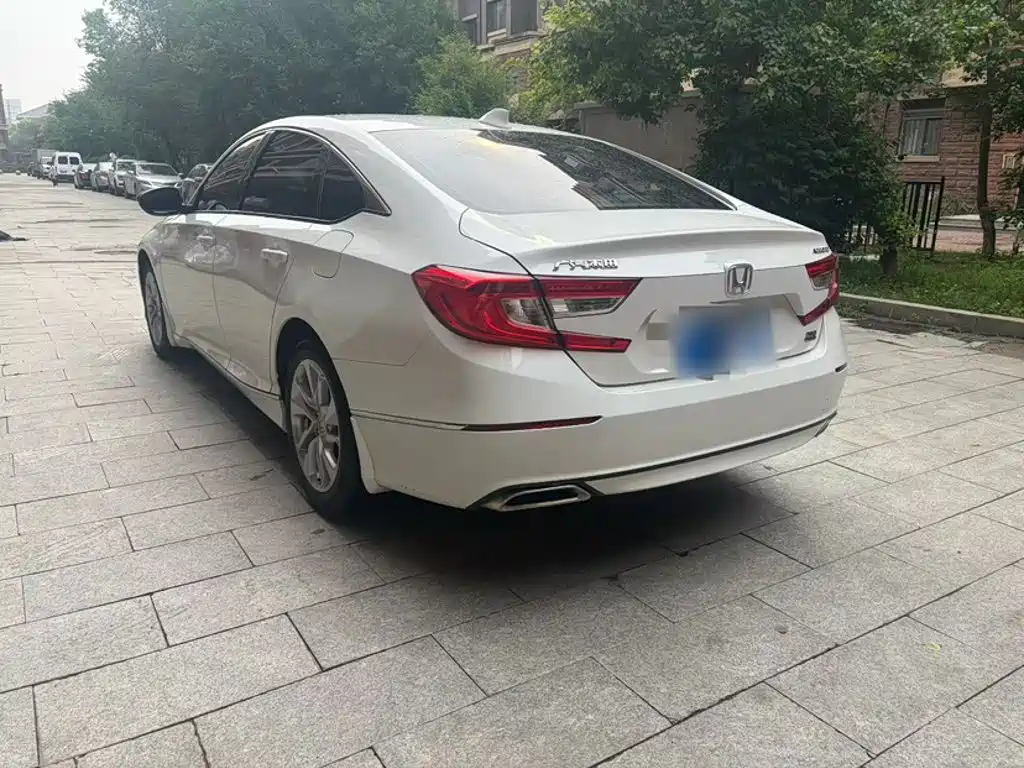 Honda Accord — фото 10